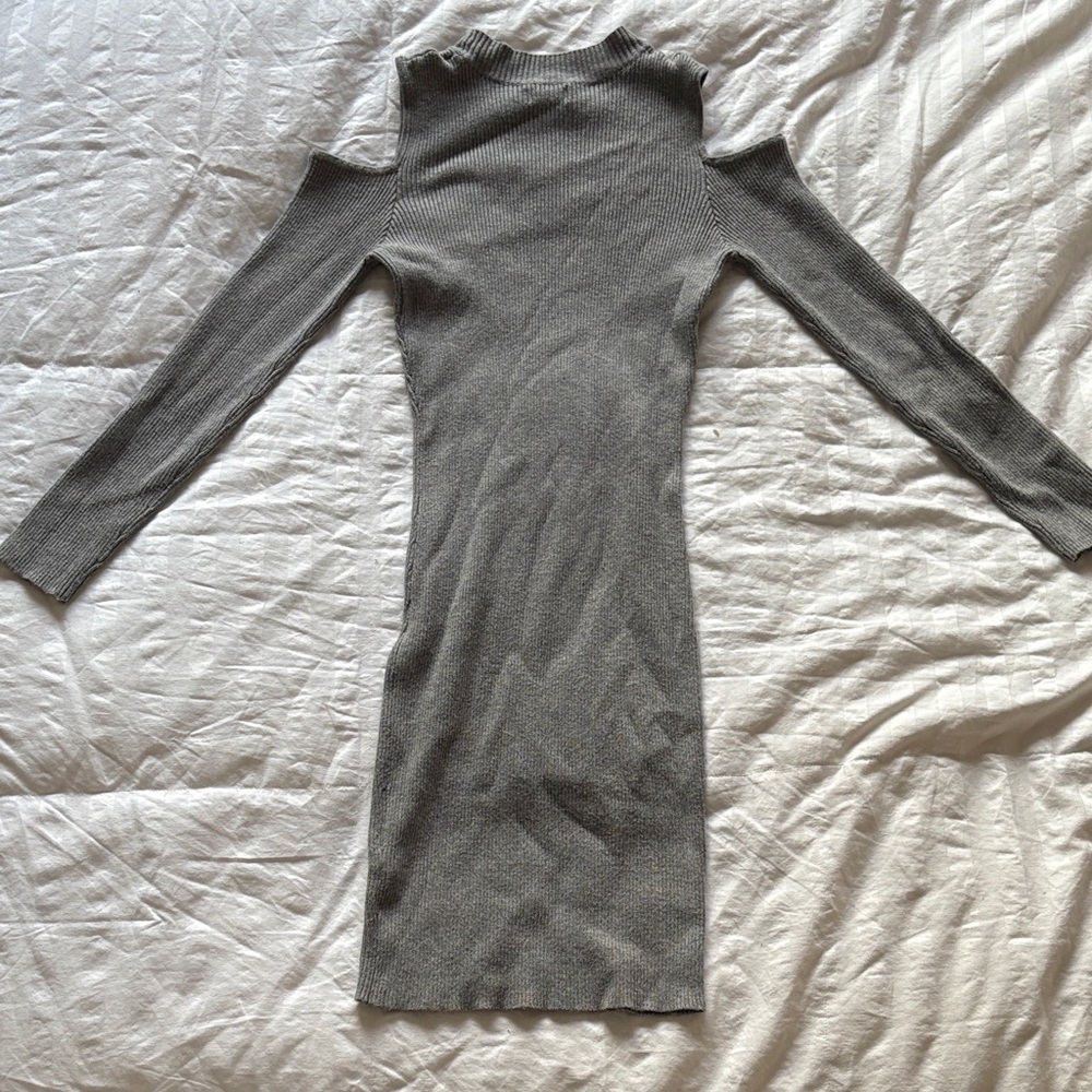 Chic Long Sleeve Cold Shoulder Dress in Gray